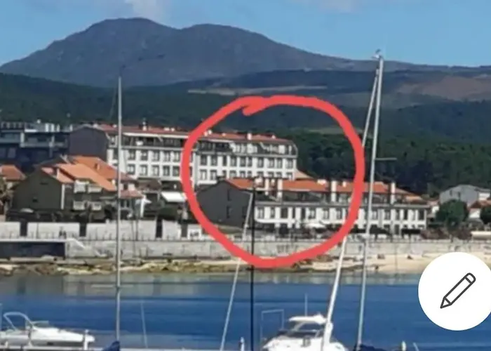 A Pie De Playa De Ribeira